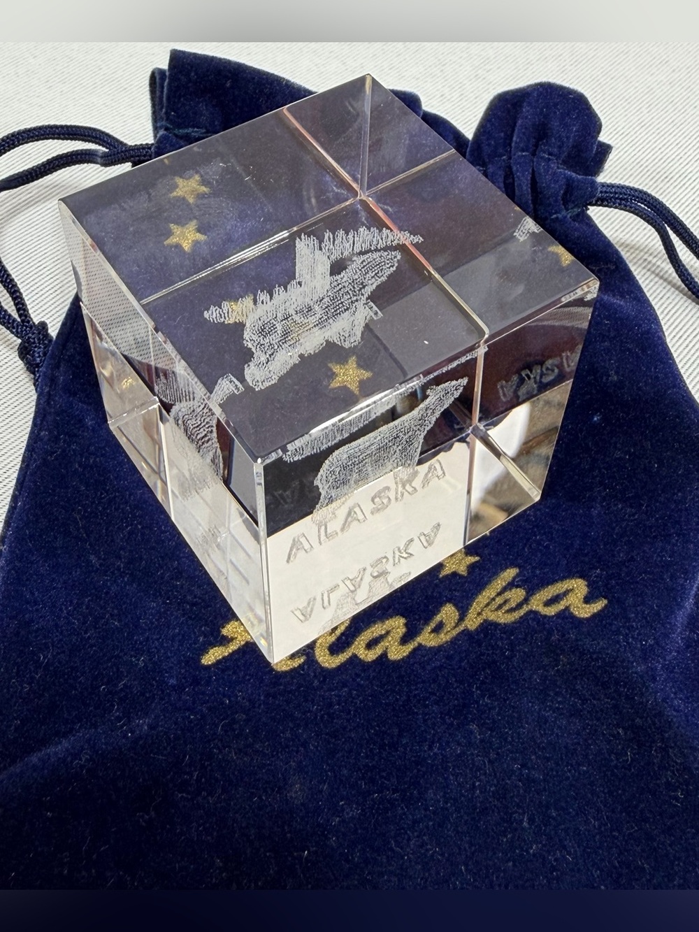 LASER-ETCHED CRYSTAL Cube Alaska Bear Souvenir 3-D Illusion Small Block Blue Bag